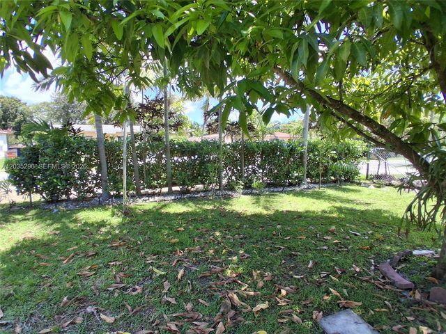220 NW 150th St, Miami, FL 33168