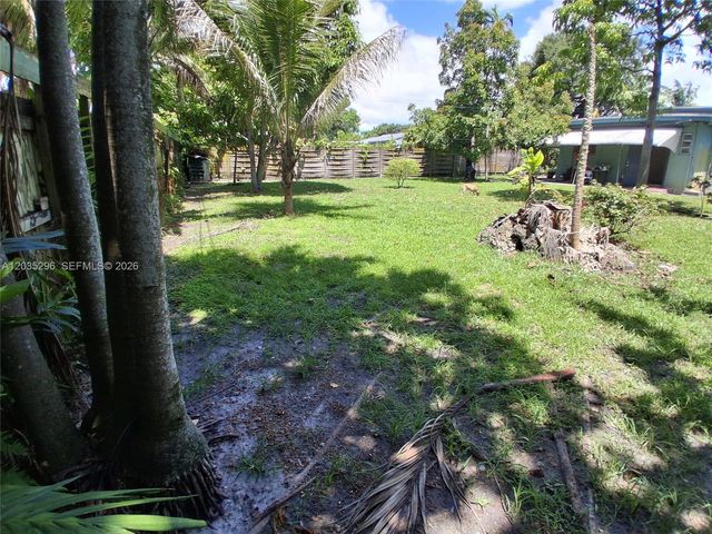 220 NW 150th St, Miami, FL 33168