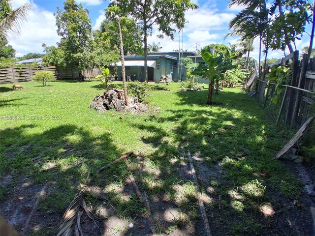 220 NW 150th St, Miami, FL 33168
