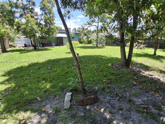220 NW 150th St, Miami, FL 33168