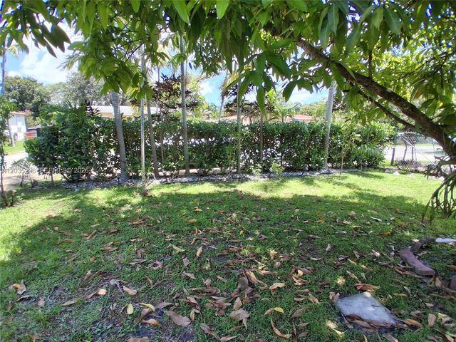 220 NW 150th St, Miami, FL 33168