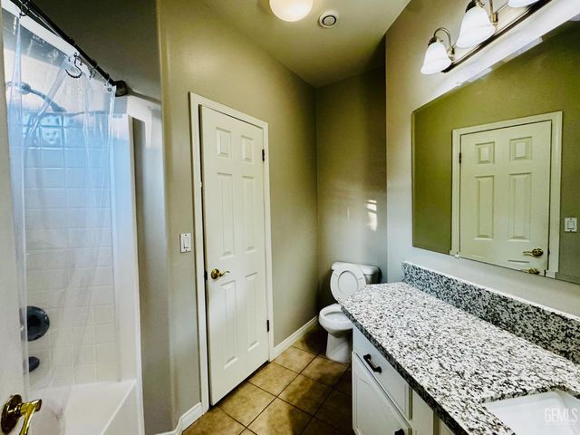 9721 Manhattan Drive, Bakersfield, CA 93312