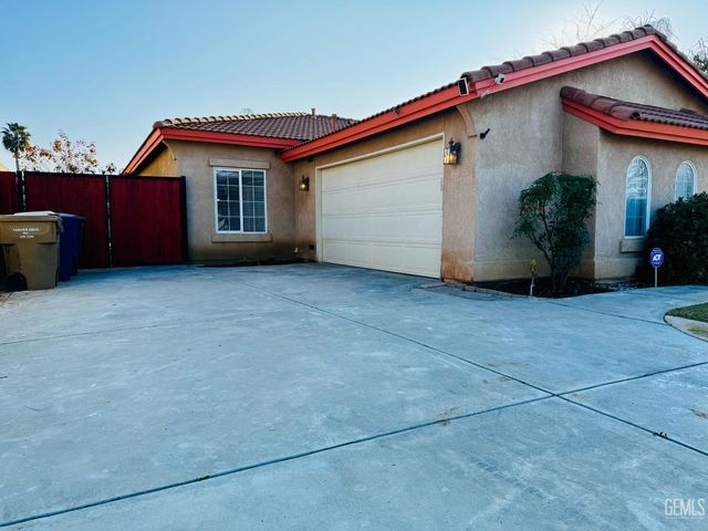 9721 Manhattan Drive, Bakersfield, CA 93312