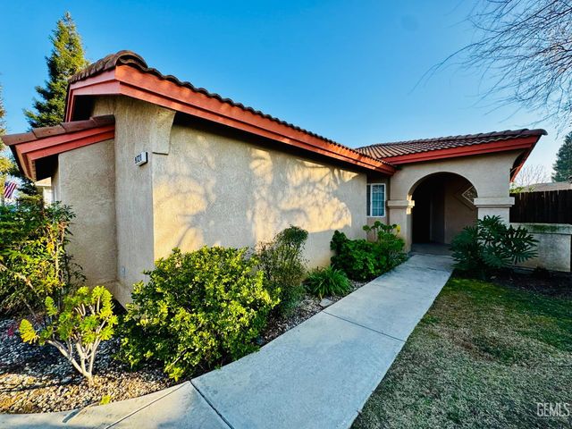 9721 Manhattan Drive, Bakersfield, CA 93312