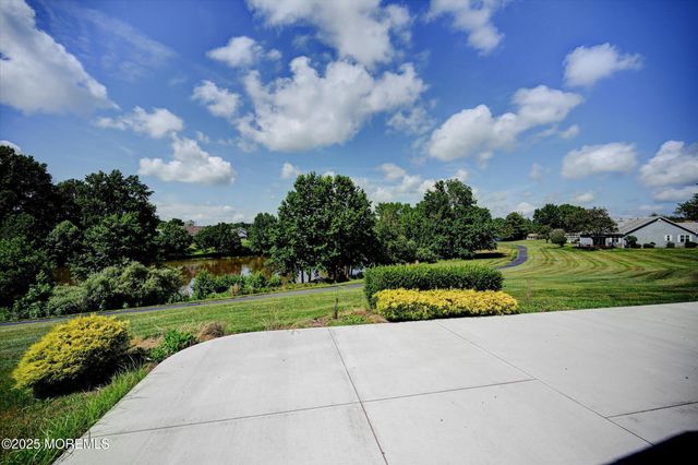 41 Lakeview Drive, Marlboro, NJ 07746