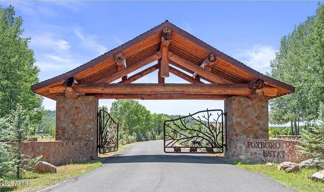 307 E FOXBORO Road 4, Munds Park, AZ 86017