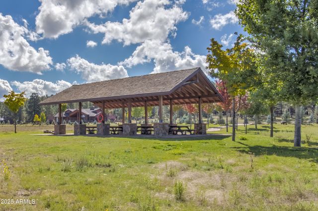 307 E FOXBORO Road 4, Munds Park, AZ 86017