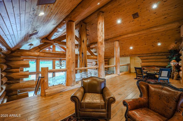 307 E FOXBORO Road 4, Munds Park, AZ 86017