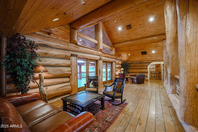 307 E FOXBORO Road 4, Munds Park, AZ 86017