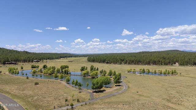 307 E FOXBORO Road 4, Munds Park, AZ 86017