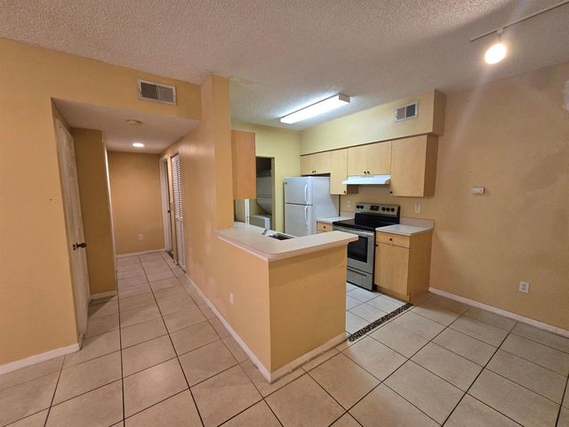 10306 Fox Trail Road S 912, West Palm Beach, FL 33411