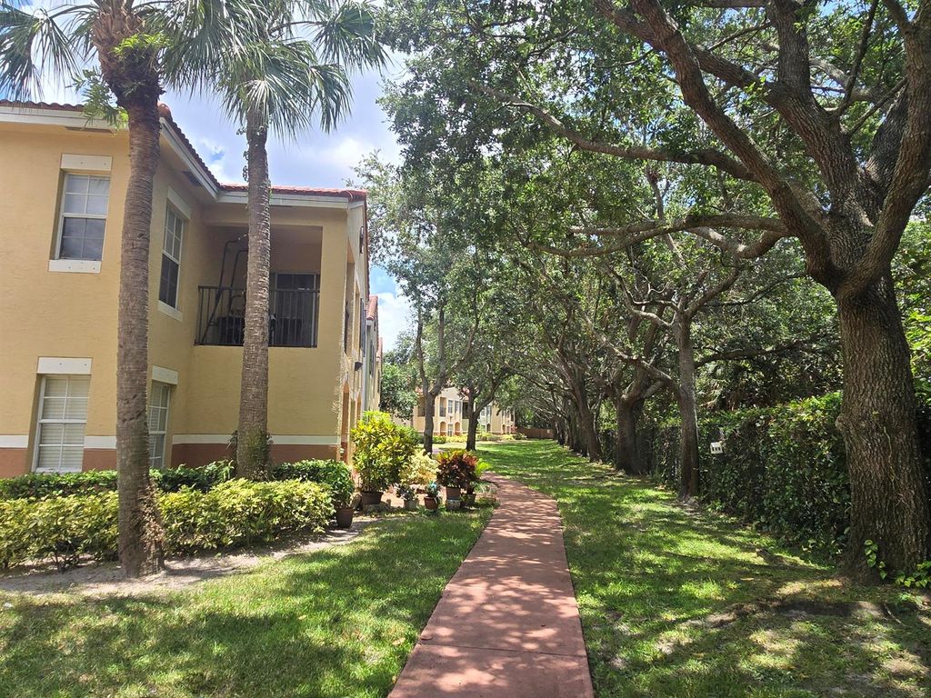 10306 Fox Trail Road S 912, West Palm Beach, FL 33411
