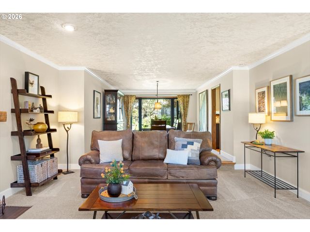 2910 Nw BAUER WOODS Dr, Portland, OR 97229