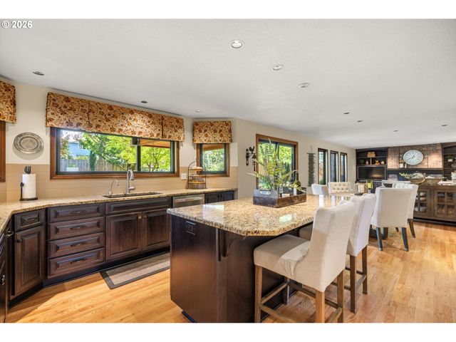 2910 Nw BAUER WOODS Dr, Portland, OR 97229