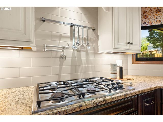 2910 Nw BAUER WOODS Dr, Portland, OR 97229