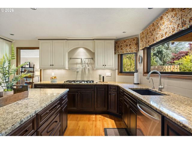 2910 Nw BAUER WOODS Dr, Portland, OR 97229