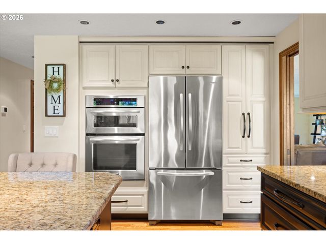 2910 Nw BAUER WOODS Dr, Portland, OR 97229