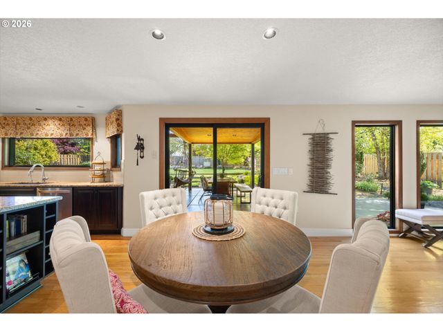 2910 Nw BAUER WOODS Dr, Portland, OR 97229