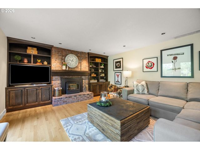 2910 Nw BAUER WOODS Dr, Portland, OR 97229