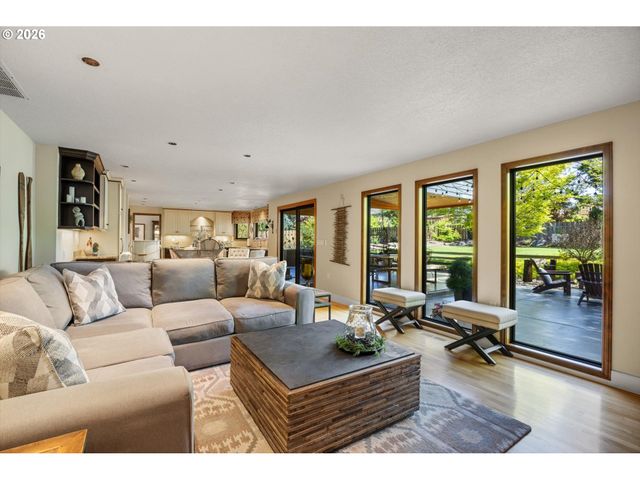 2910 Nw BAUER WOODS Dr, Portland, OR 97229