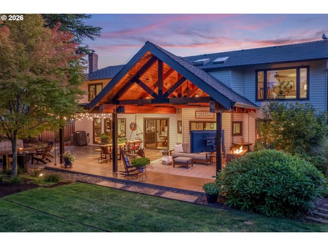 2910 Nw BAUER WOODS Dr, Portland, OR 97229