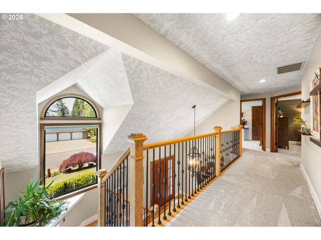 2910 Nw BAUER WOODS Dr, Portland, OR 97229