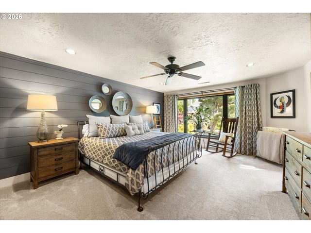 2910 Nw BAUER WOODS Dr, Portland, OR 97229