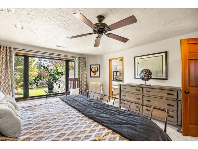 2910 Nw BAUER WOODS Dr, Portland, OR 97229
