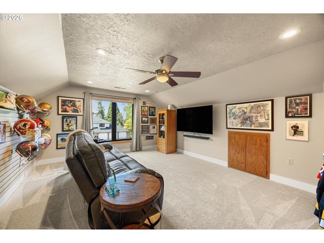 2910 Nw BAUER WOODS Dr, Portland, OR 97229