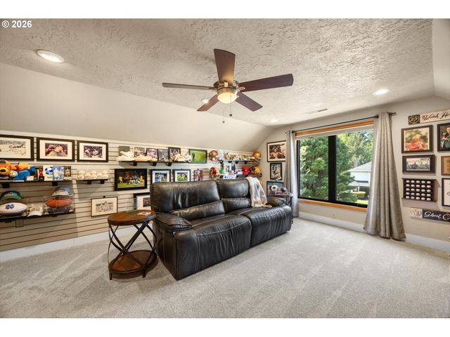 2910 Nw BAUER WOODS Dr, Portland, OR 97229