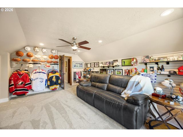2910 Nw BAUER WOODS Dr, Portland, OR 97229