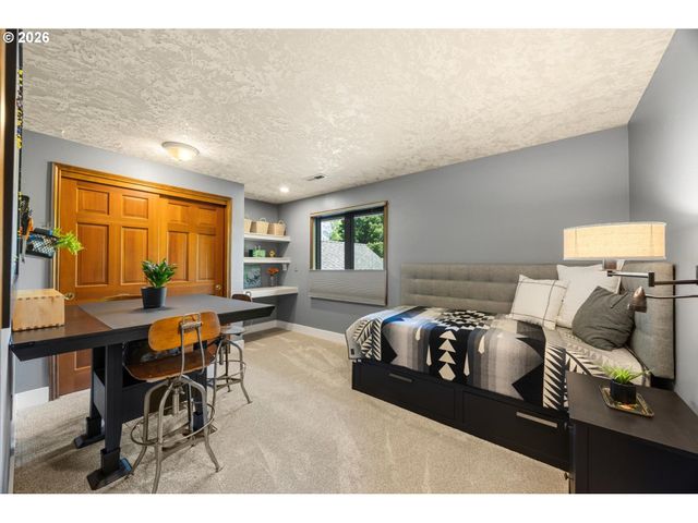 2910 Nw BAUER WOODS Dr, Portland, OR 97229