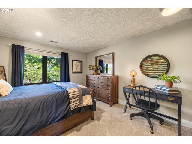 2910 Nw BAUER WOODS Dr, Portland, OR 97229