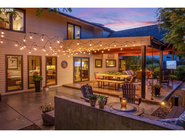 2910 Nw BAUER WOODS Dr, Portland, OR 97229