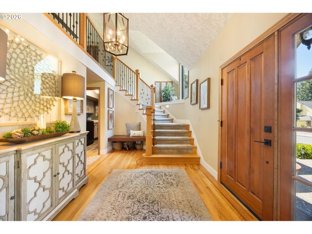 2910 Nw BAUER WOODS Dr, Portland, OR 97229