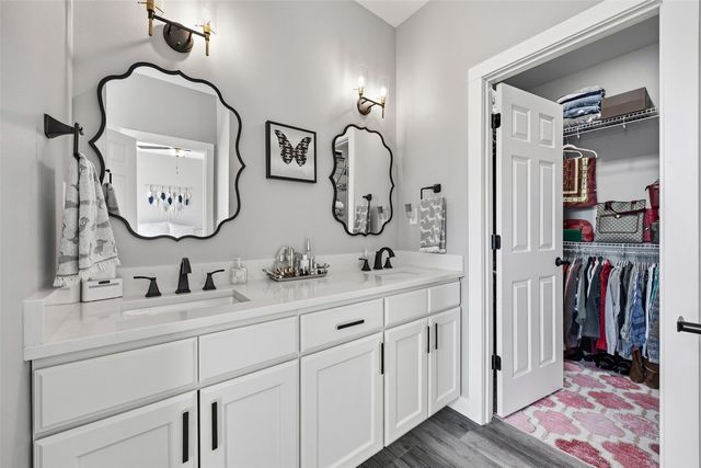 225 Meadow Breeze Lane, Center Point, IA 52213