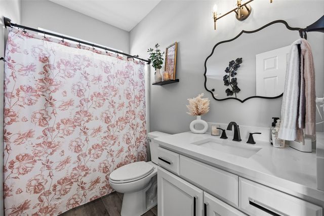 225 Meadow Breeze Lane, Center Point, IA 52213