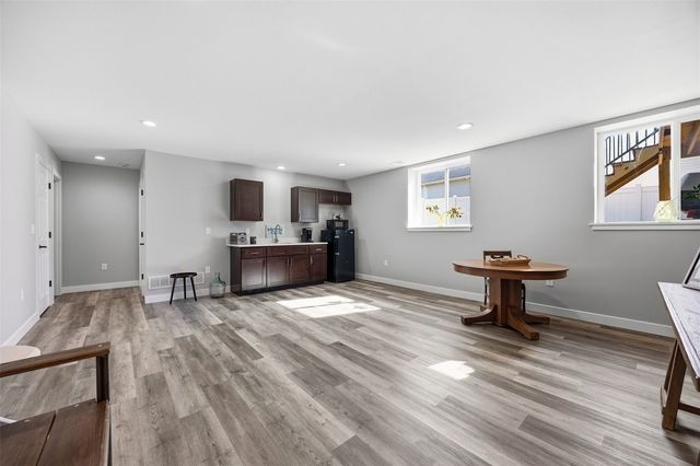 225 Meadow Breeze Lane, Center Point, IA 52213