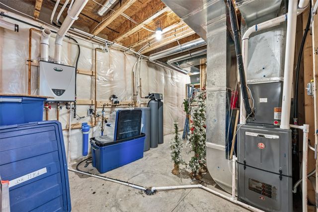 225 Meadow Breeze Lane, Center Point, IA 52213