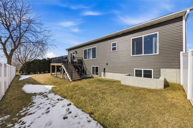 225 Meadow Breeze Lane, Center Point, IA 52213