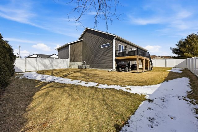 225 Meadow Breeze Lane, Center Point, IA 52213