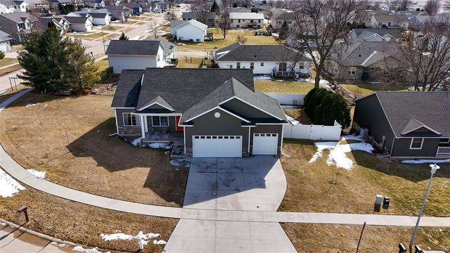 225 Meadow Breeze Lane, Center Point, IA 52213