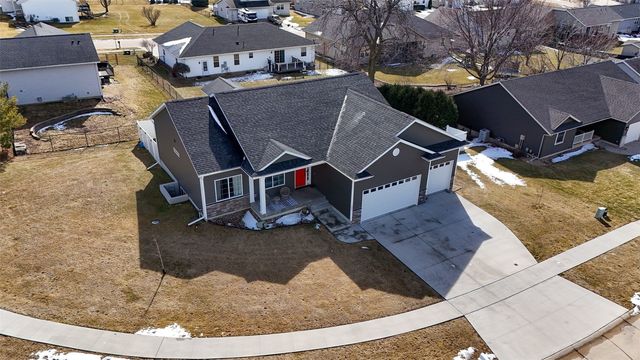 225 Meadow Breeze Lane, Center Point, IA 52213