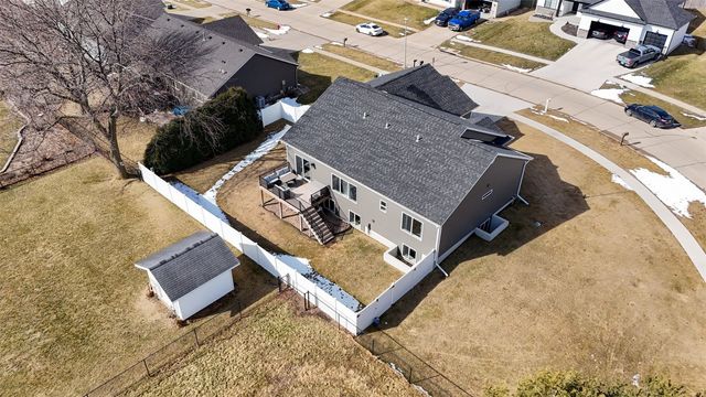 225 Meadow Breeze Lane, Center Point, IA 52213