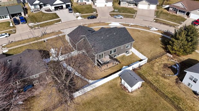 225 Meadow Breeze Lane, Center Point, IA 52213