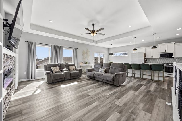 225 Meadow Breeze Lane, Center Point, IA 52213