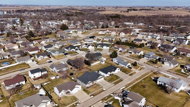 225 Meadow Breeze Lane, Center Point, IA 52213