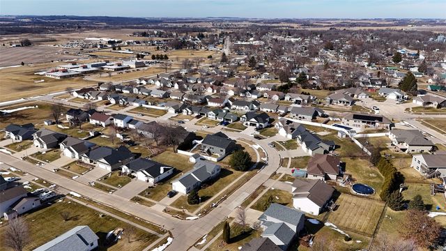 225 Meadow Breeze Lane, Center Point, IA 52213