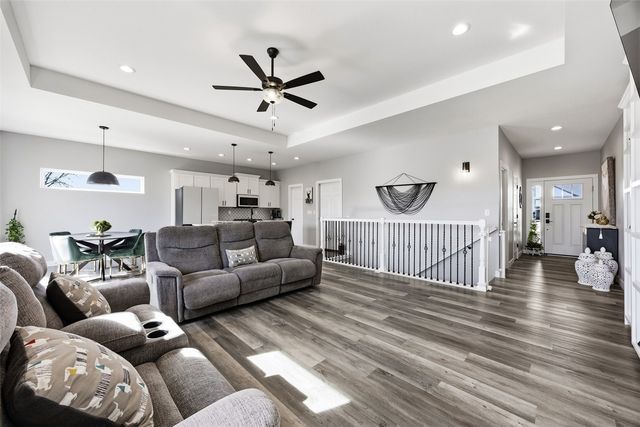 225 Meadow Breeze Lane, Center Point, IA 52213