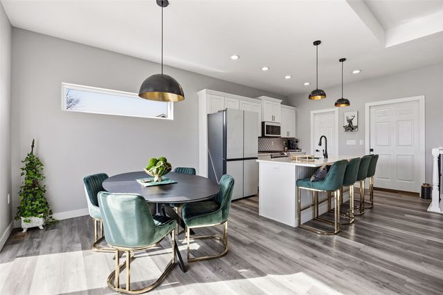 225 Meadow Breeze Lane, Center Point, IA 52213